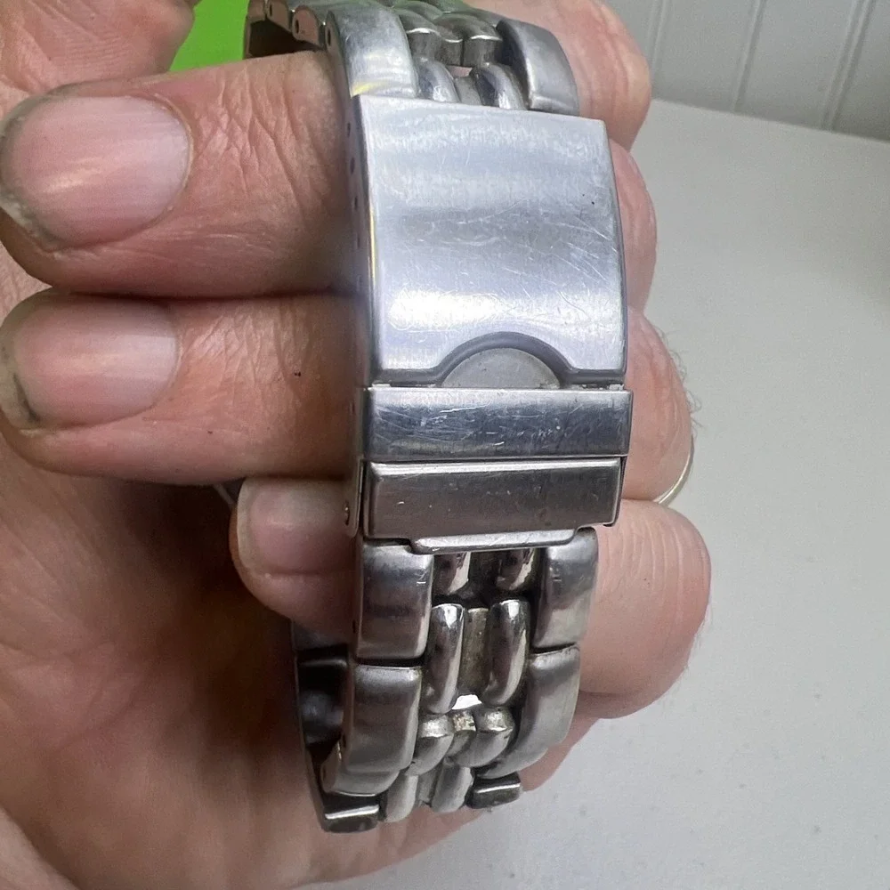 Guess Waterpro Mens Two Tone 100M Quartz Watch Date Bezel needs battery.